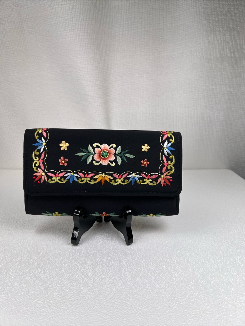 Vintage Black Floral Embroidered Women's Clutch Wallet